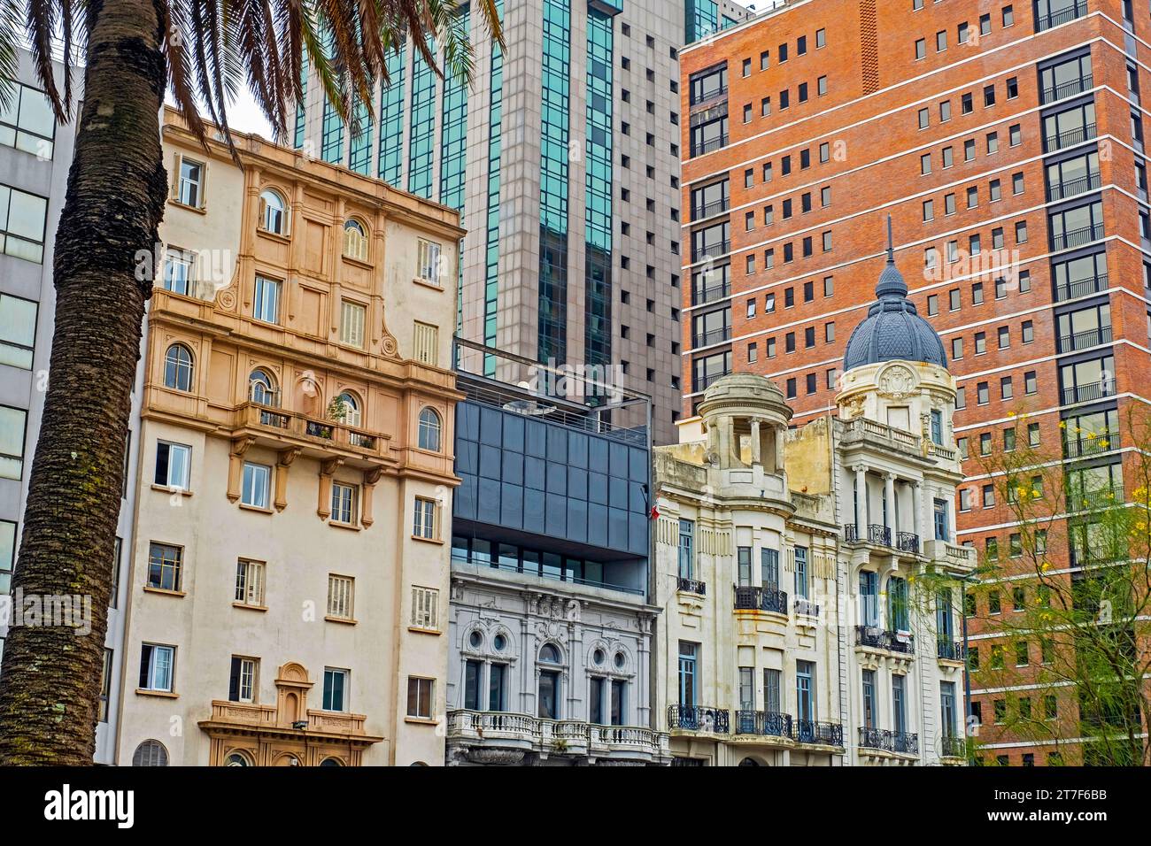 Colonial houses and modern skyscrapers along the Plaza Independencia / Independence Square in the barrio Centro at Montevideo, Uruguay, South America Stock Photo