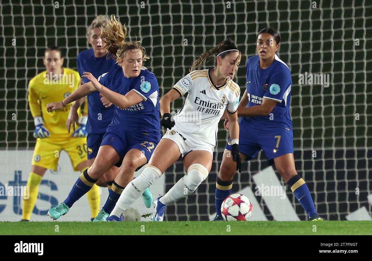 Chelsea's Erin Cuthbert (left) and Real Madrid's Athenea del Castillo battle for the ball during the UEFA Women's Champions League Group D match at the Estadio Alfredo Di Stefano in Madrid, Spain. Picture date: Wednesday November 15, 2023. Stock Photo