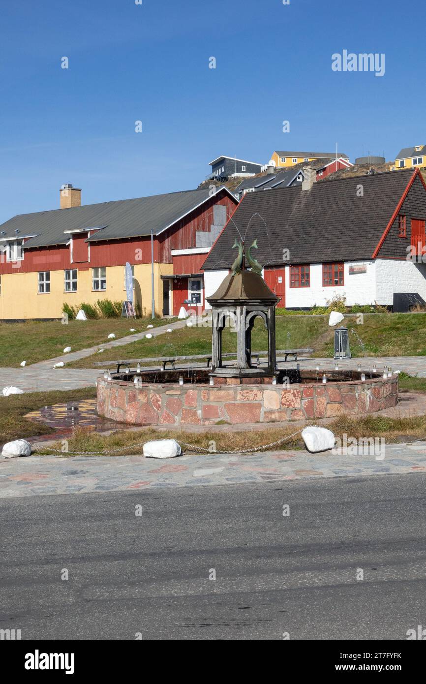 Qaqortoq Memorial (Mindebrønden), Water Fountain In The Small Town Square Of Qaqortoq, Built In 1927 Finished In 1932. The Only Fountain In Greenland Stock Photo