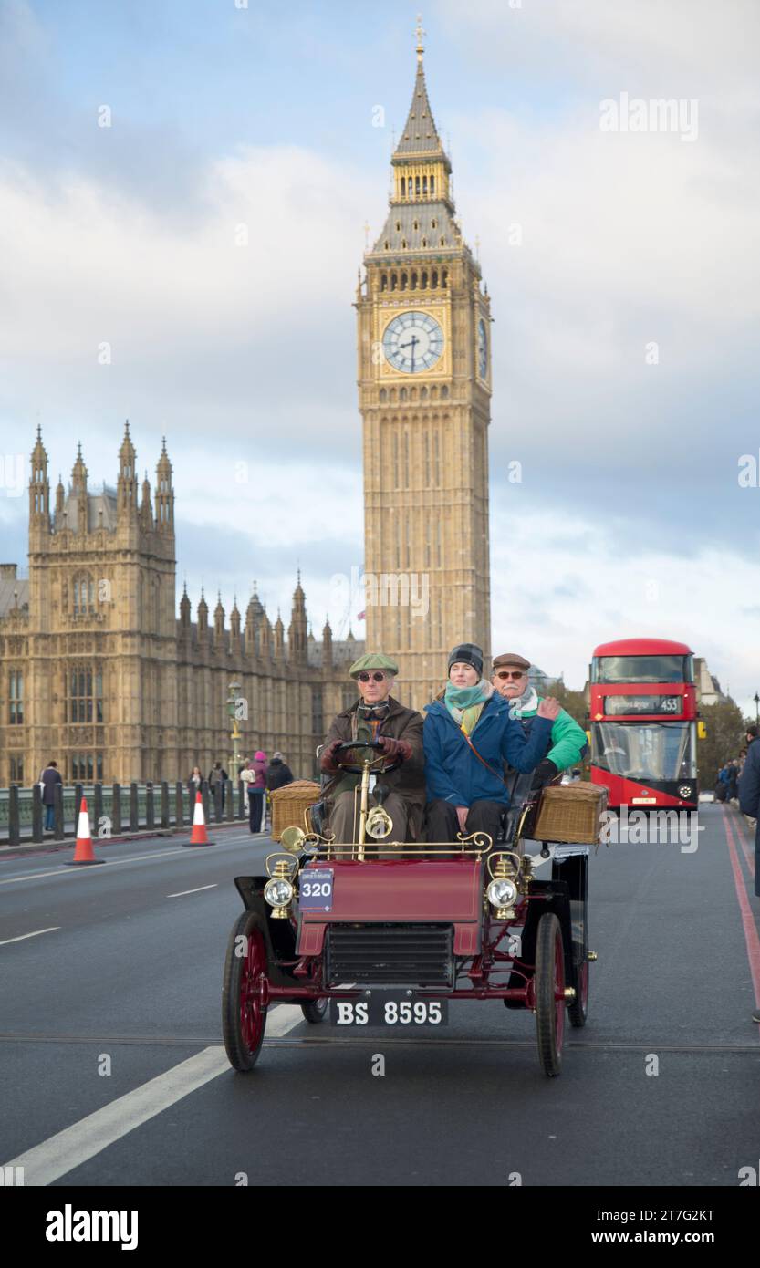 Entrant 320 1904 Ford London To Brighton Veteran Car Run Westminster Bridge London Stock Photo