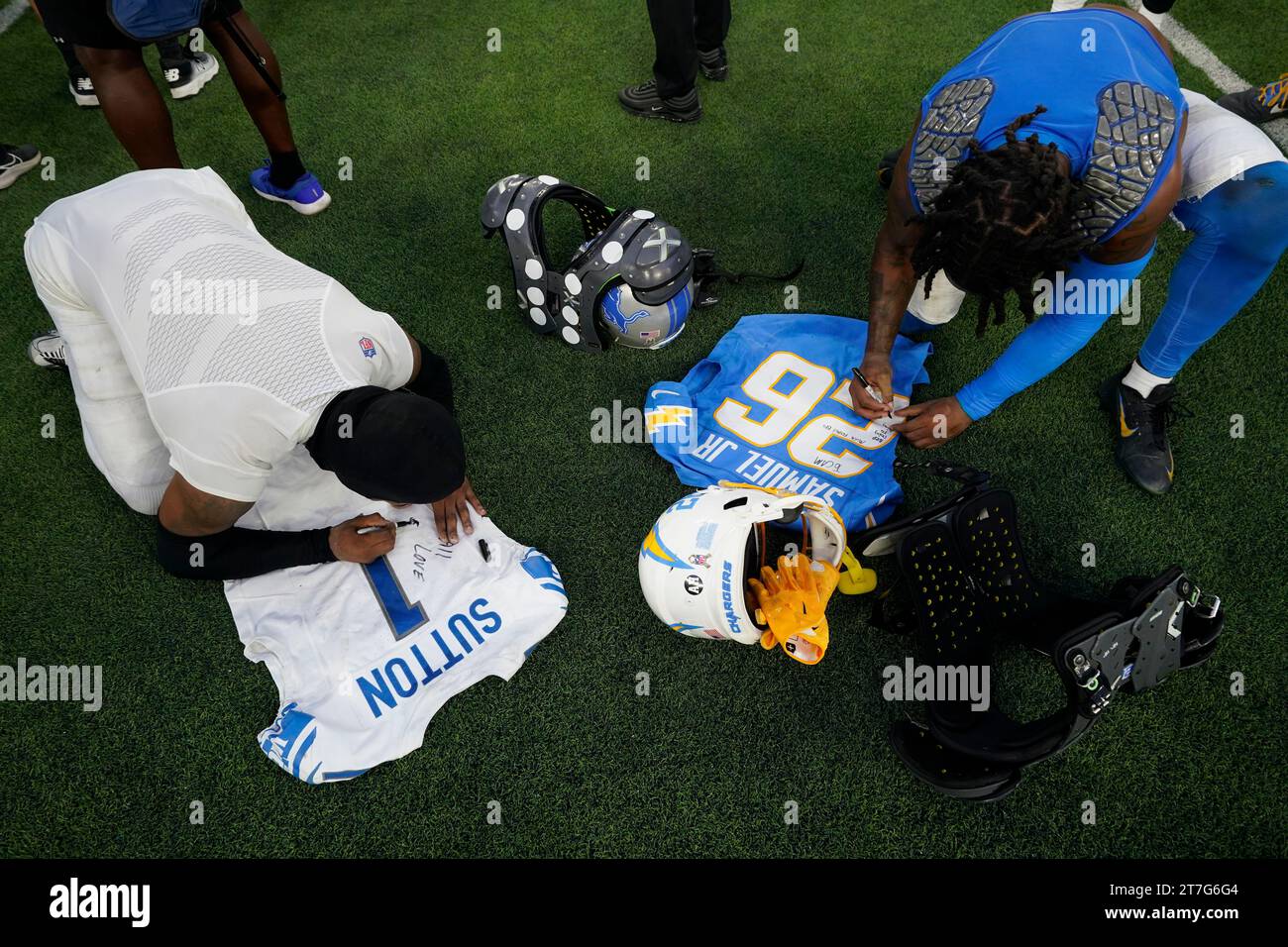 Detroit Lions cornerback Cameron Sutton, left, trades jerseys with Los