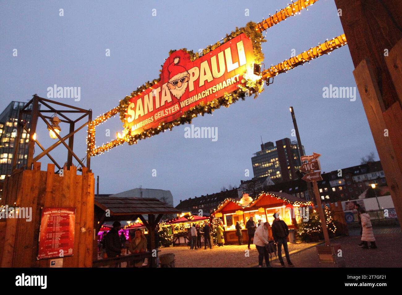 Der Weihnachtsmarkt Santa Pauli auf dem Spielbudenplatz. St. Pauli