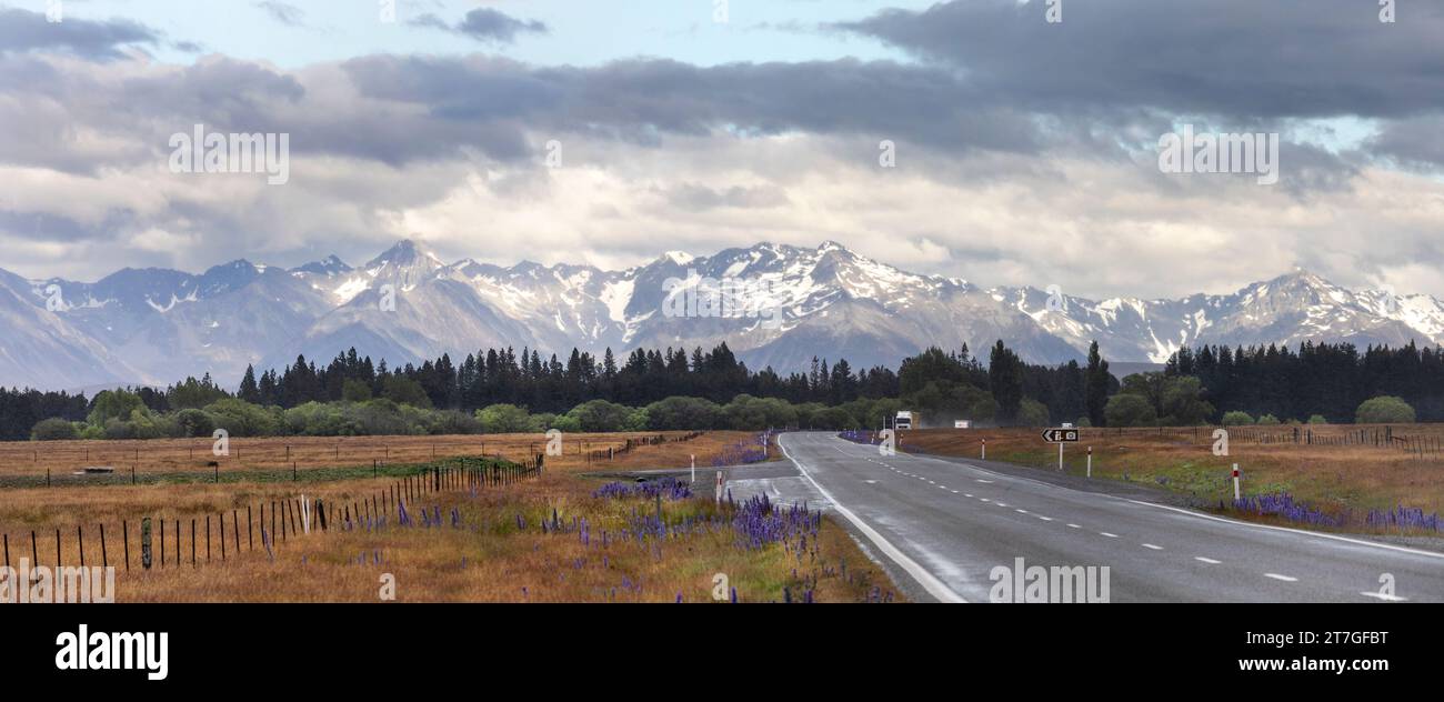 The Southern Alps in New Zealand. a mountain range extending along much of the length of New Zealand's South Island, reaching its greatest elevations Stock Photo