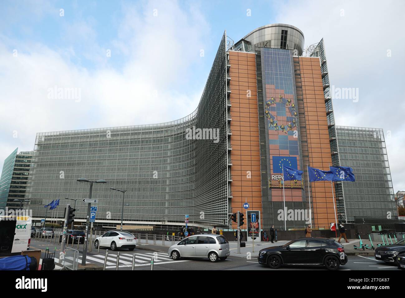 Brussels. 15th Nov, 2023. This photo taken on Nov. 15, 2023 shows the European Commission building in Brussels, Belgium. The European Union (EU) economy lost momentum in 2023, according to the European Commission's Autumn Economic Forecast published here on Wednesday. The Commission has downgraded its forecast for economic growth in both the EU and the eurozone this year to 0.6 percent from the previously projected 0.8 percent. Credit: Zhao Dingzhe/Xinhua/Alamy Live News Stock Photo