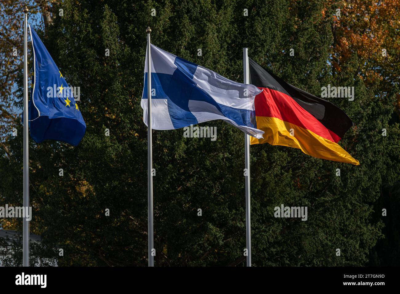 Wehende flagge hi-res stock photography and images - Alamy