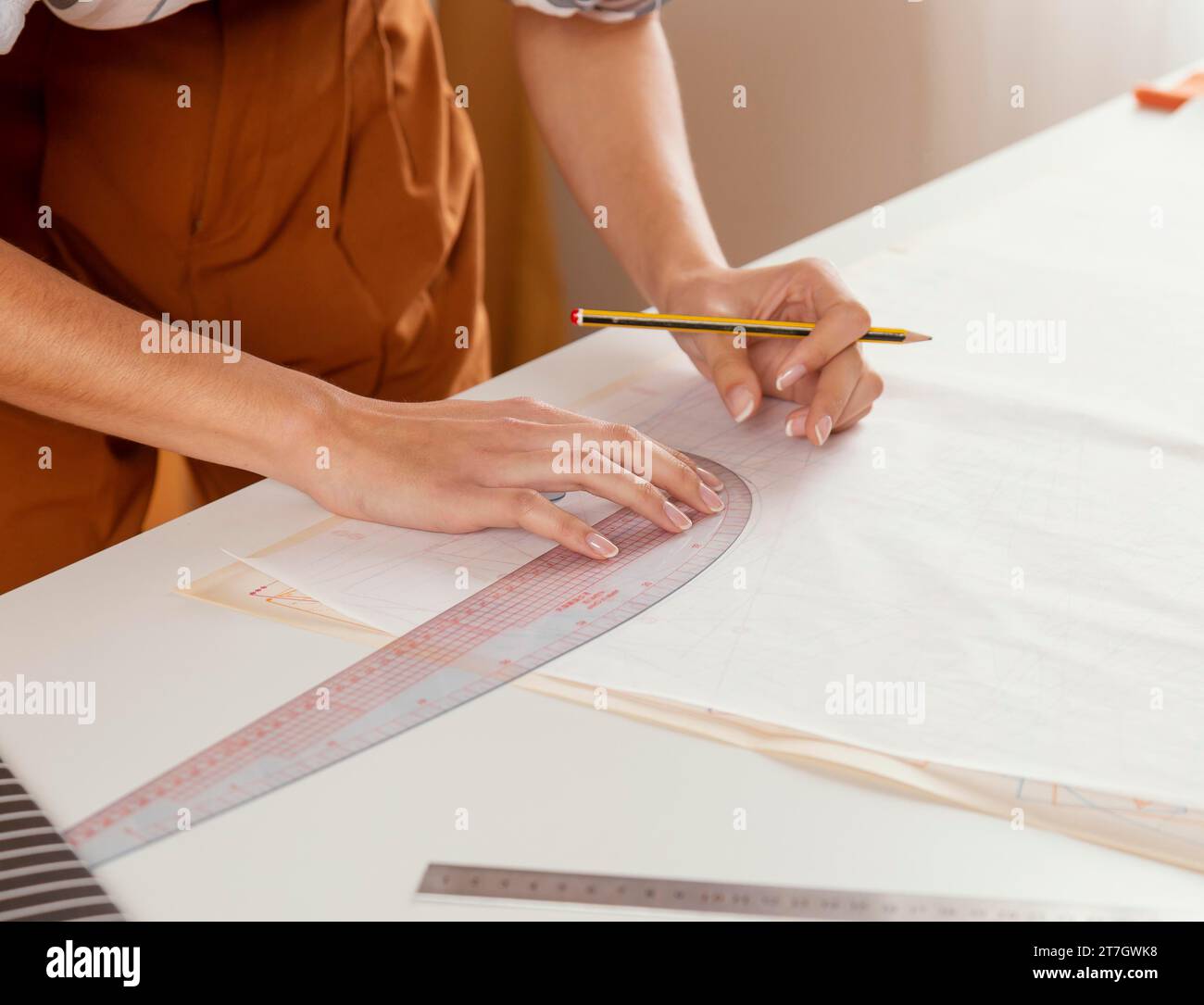 View hands engineer pen hi-res stock photography and images - Alamy