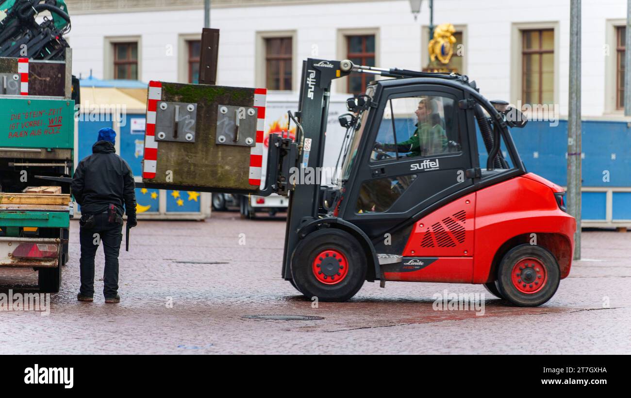 Wiesbaden, Germany. 13th Nov, 2023. Concrete bollards are unloaded at the Christmas market in