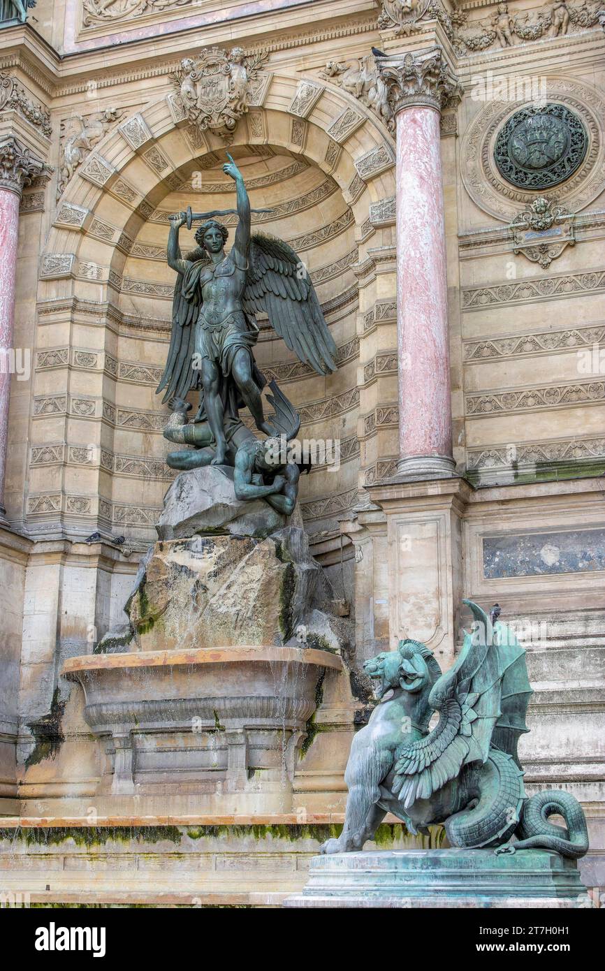 Fontaine-en-pierre-reconstituée-avec-statue-ange-Cupidon-et-jests-remontants-modèle-Paradiso