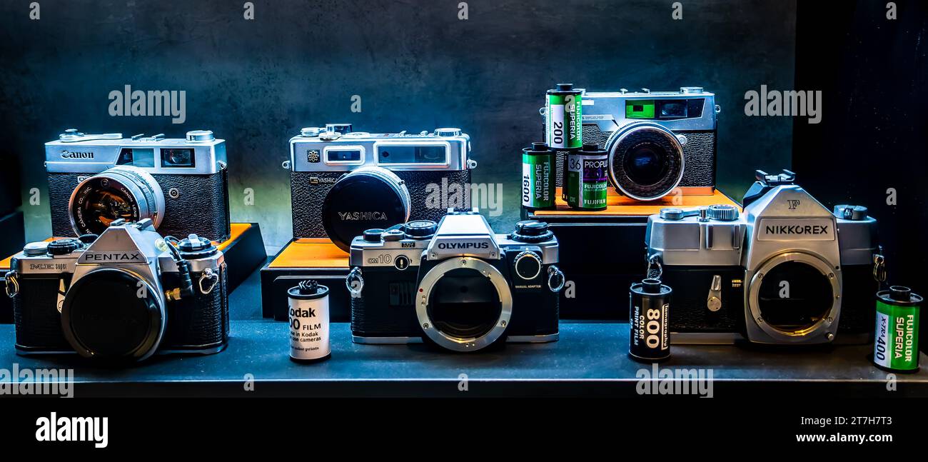 Vintage film cameras on display in mall of Singapore Stock Photo Alamy
