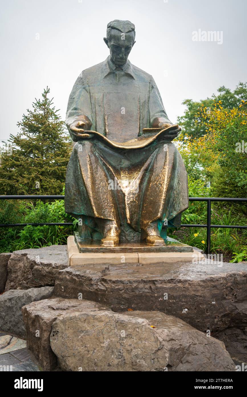 The Statue of Nikola Tesla in Niagara Falls State Park Stock Photo Alamy