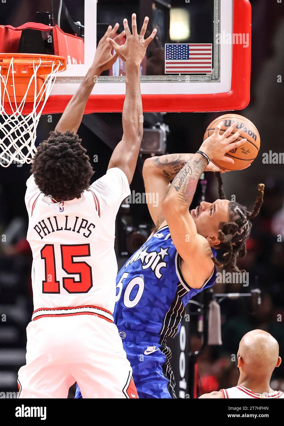 Chicago, U.S. state of Illinois. 15th Nov, 2023. Orlando Magic's Cole Anthony (R) shoots during NBA regular season game between the Orlando Magic and the Chicago Bulls at United Center in Chicago, U.S. state of Illinois, on Nov. 15, 2023. Credit: Joel Lerner/Xinhua/Alamy Live News Stock Photo
