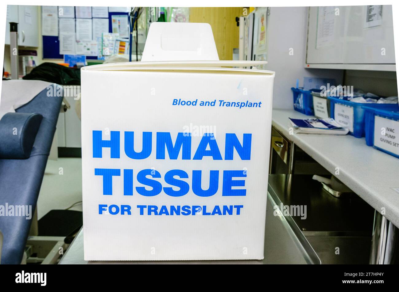Box in a hospital saying 'Human Tissue for transplant' Stock Photo