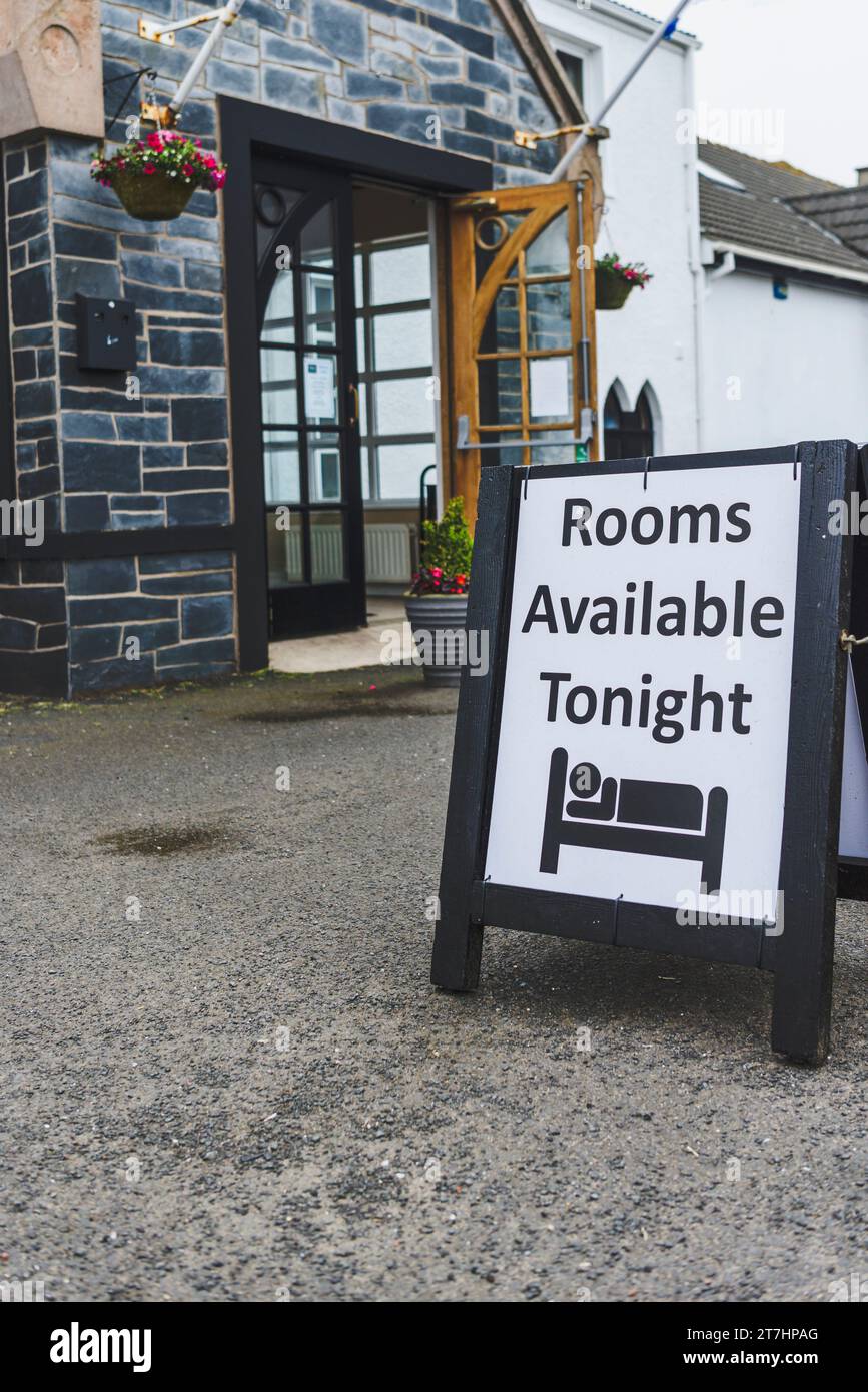 Sign advising that rooms are available outside a small, family-run hotel. Stock Photo