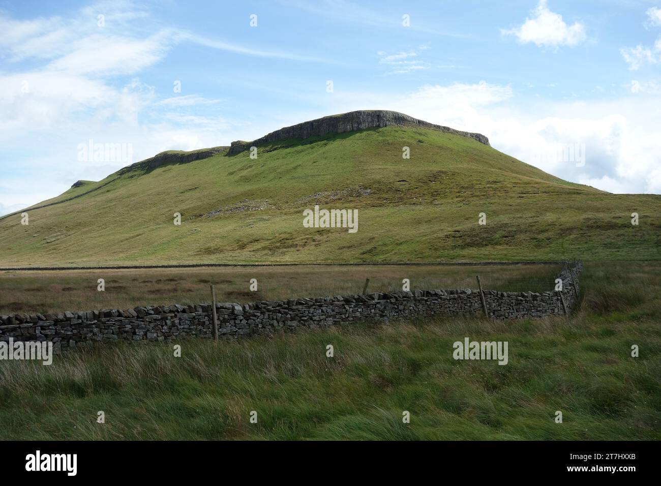 The Flat Topped Summit of Addlebrough Hill from the Path to the Village of Thornton Rust in Wensleydale, Yorkshire Dales National Park, England, UK Stock Photo
