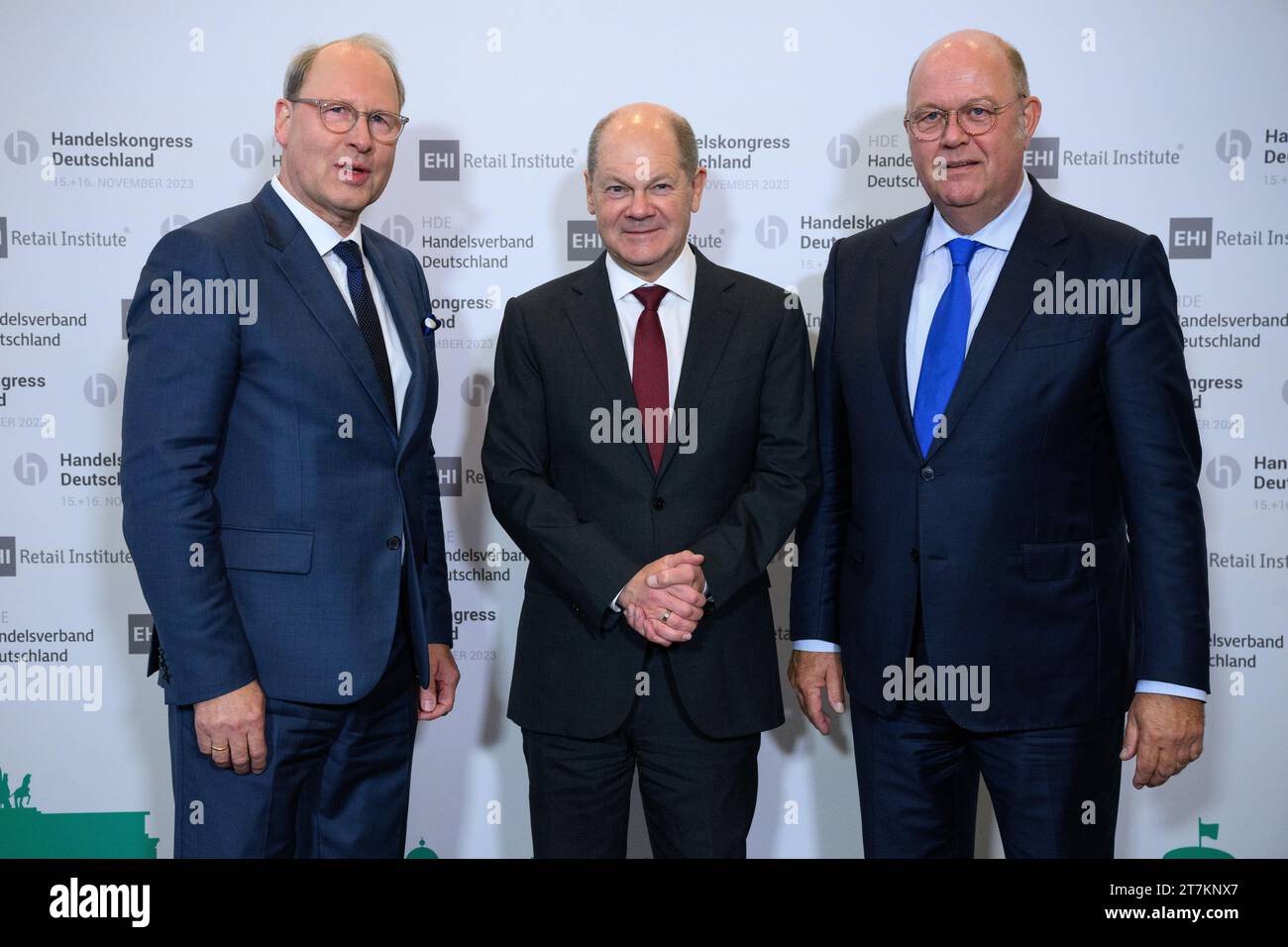 Berlin, Germany. 16th Nov, 2023. Federal Chancellor Olaf Scholz (M, SPD) is welcomed by Stefan Genth (l), Managing Director of the German Retail Association (HDE), and Alexander v. Preen (r), President of the HDE, at the German Retail Congress organized by the German Retail Association (HDE). The German Retail Congress is the meeting place for the German retail trade. Credit: Bernd von Jutrczenka/dpa/Alamy Live News Stock Photo