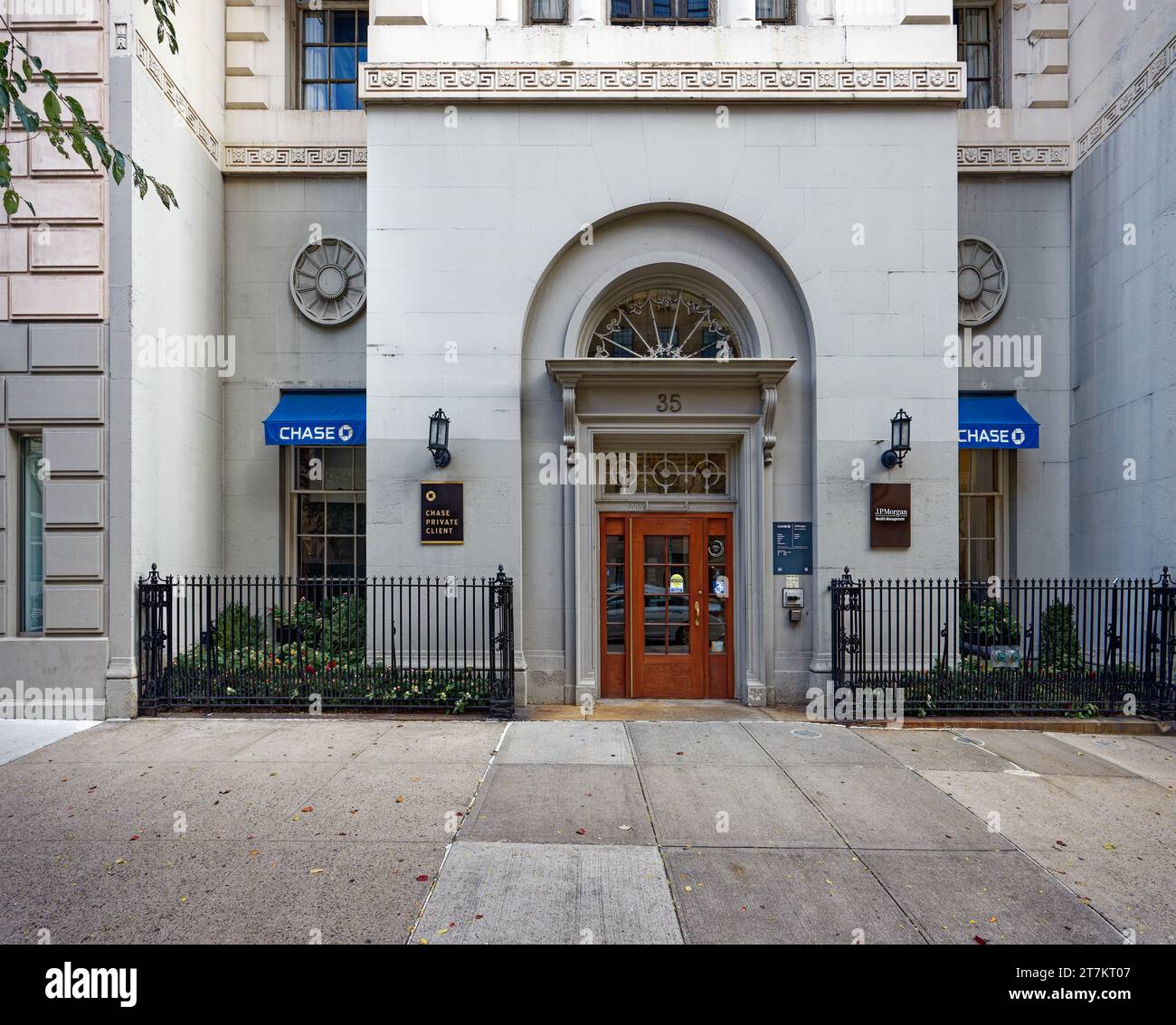 35 East 72nd Street, a limestoneclad bank designed by Cross & Cross