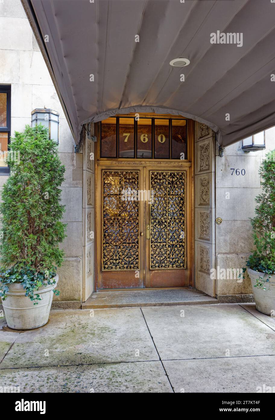 760 Park Avenue, a landmark neoRenaissance apartment building of brick