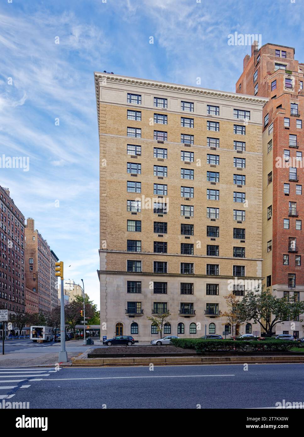 755 Park Avenue, a landmark neoRenaissance apartment building of brick