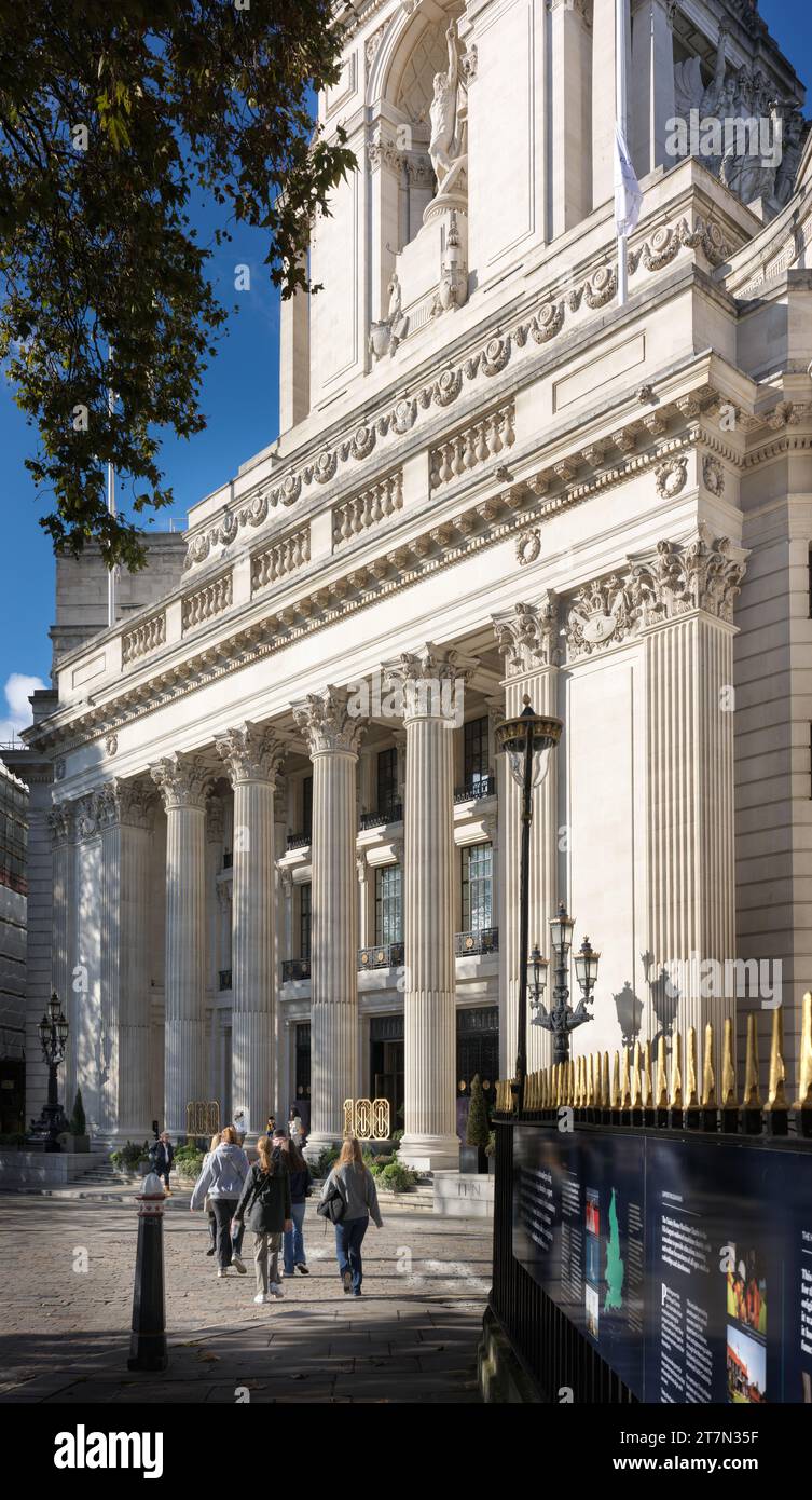 Four Seasons hotel (formerly Port of London Authority building) at 10 Trinity Square, London, England. Stock Photo