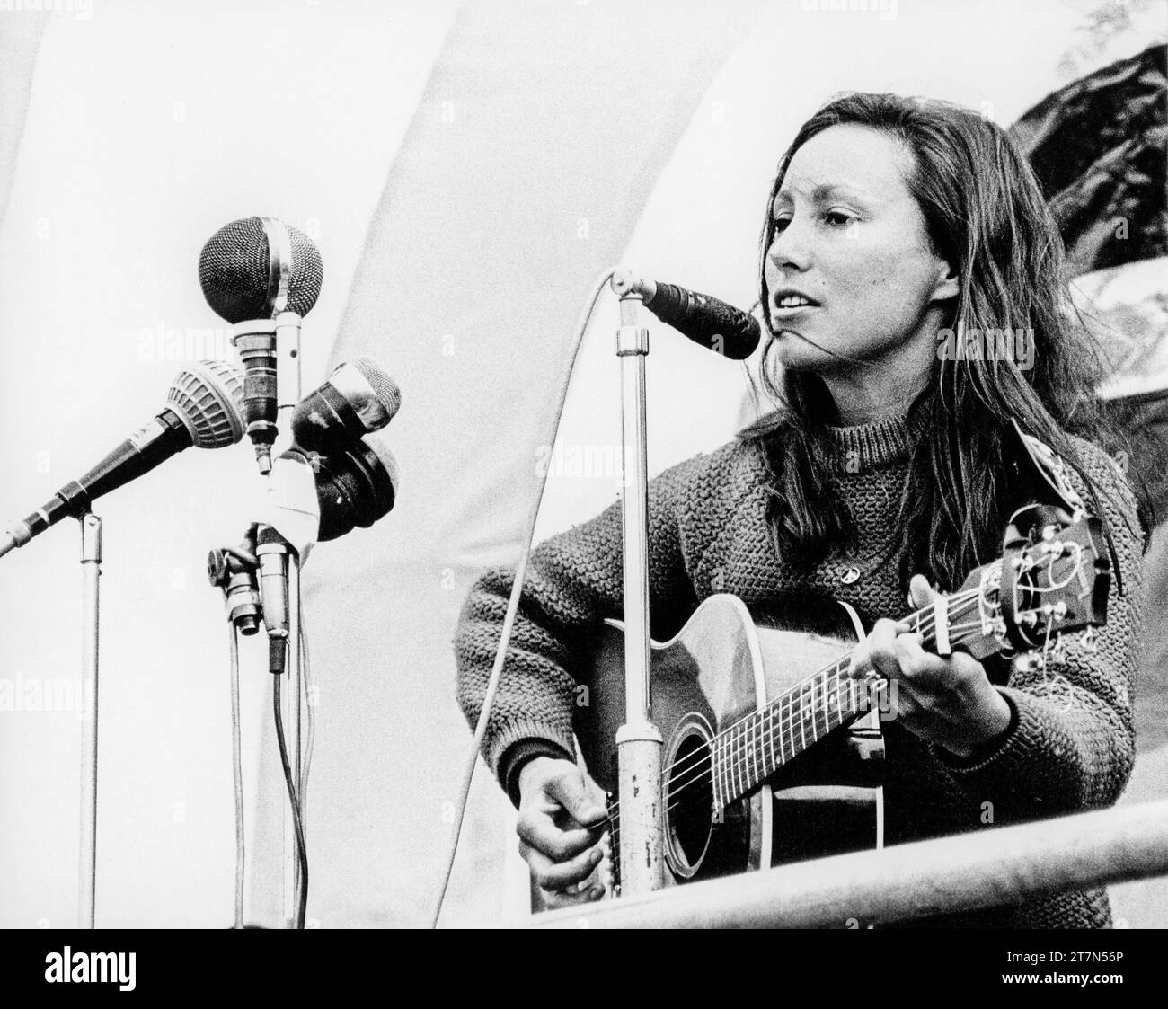 American folk singer Julie Felix (1938-2020) performing at an anti-Vietnam war protest in Trafalgar Square, London in 1968 Stock Photo