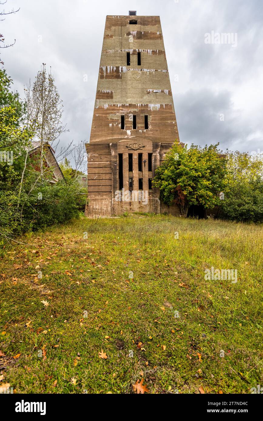 'A-Shaft' mine, which was disused in 1967, was designed by architect George Washington Maher in the shape of an obelisk. Silent witnesses of iron mining in the city of Ishpeming, Michigan, United States Stock Photo