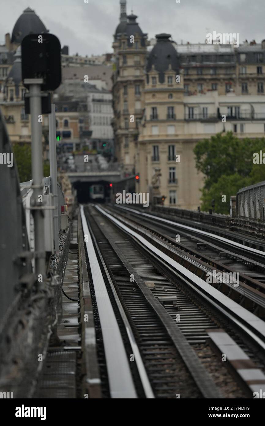 Passy metro station railways in Paris Stock Photo Alamy