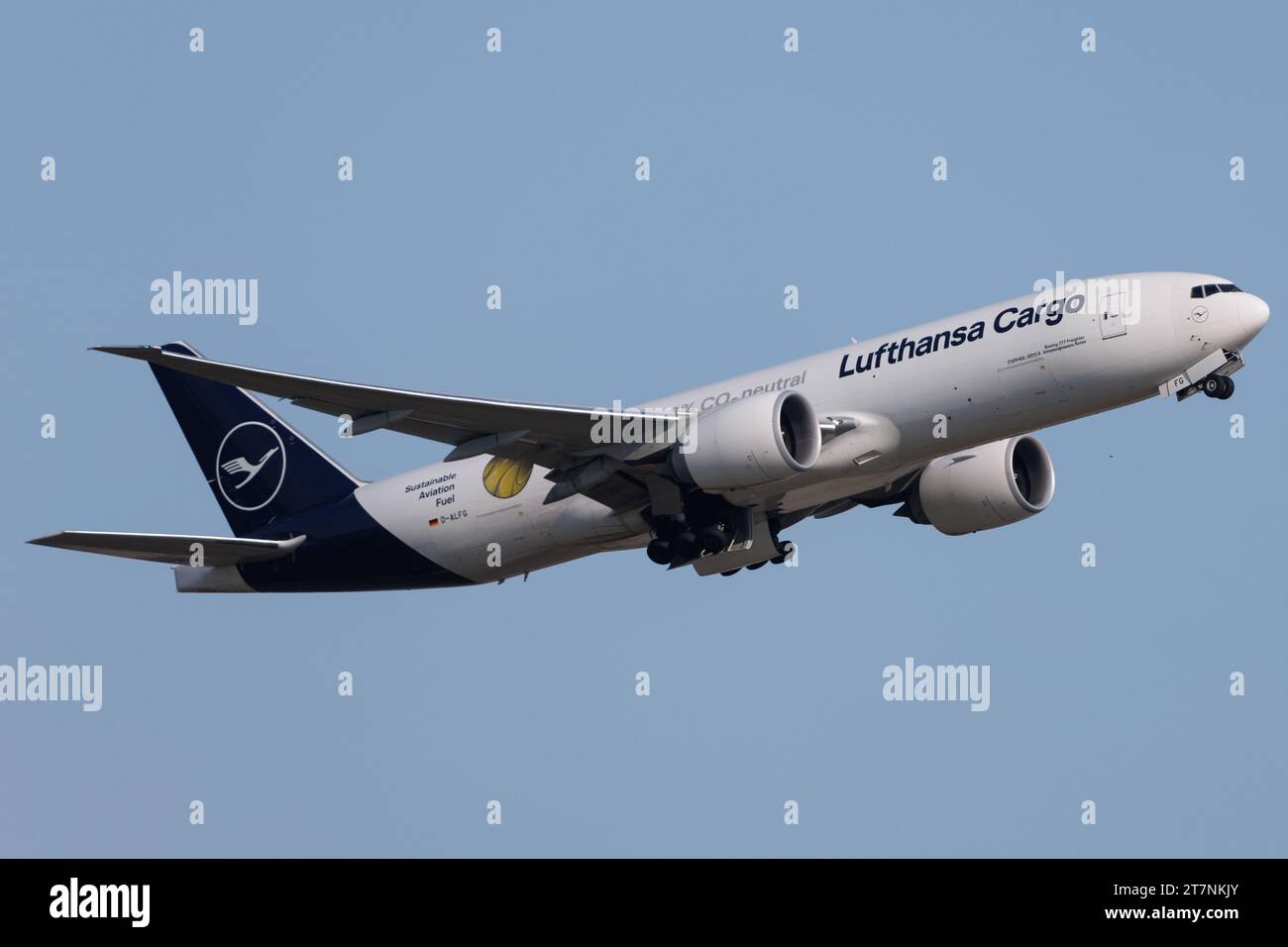 Lufthansa Cargo ( : GEC) at Frankfurt Airport (EDDF : FRA) with a ...