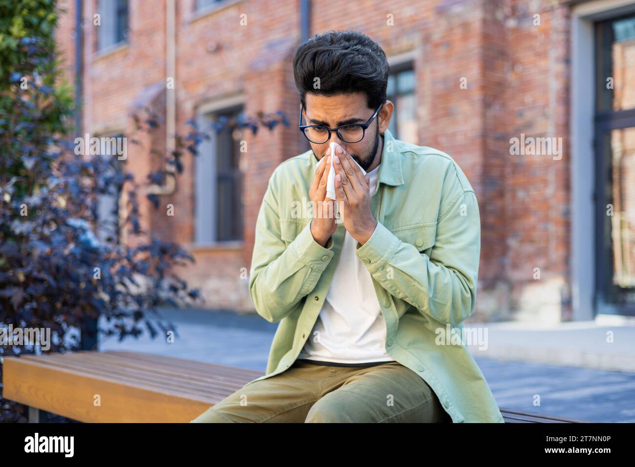 Arab man sitting on park bench hi-res stock photography and images - Alamy