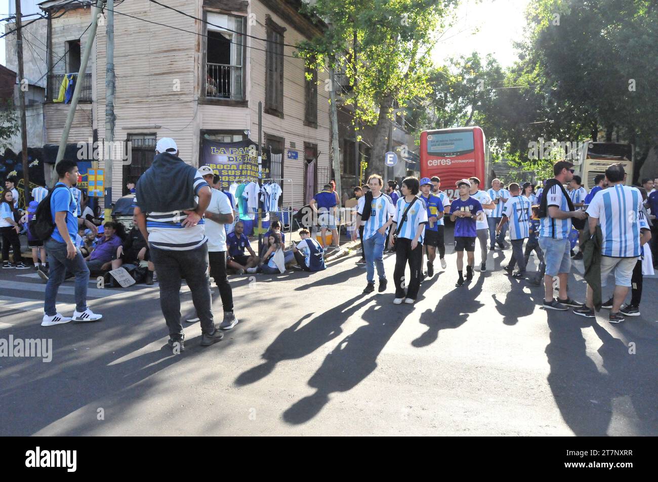 Buenos Aires, Argentina; 16th november 2023. Argentine fans arrive at the 'Bombonera' Stadium to watch the match between Argentina and Uruguay for the Conmebol Qualifiers for the 2026 FIFA World Cup Stock Photo