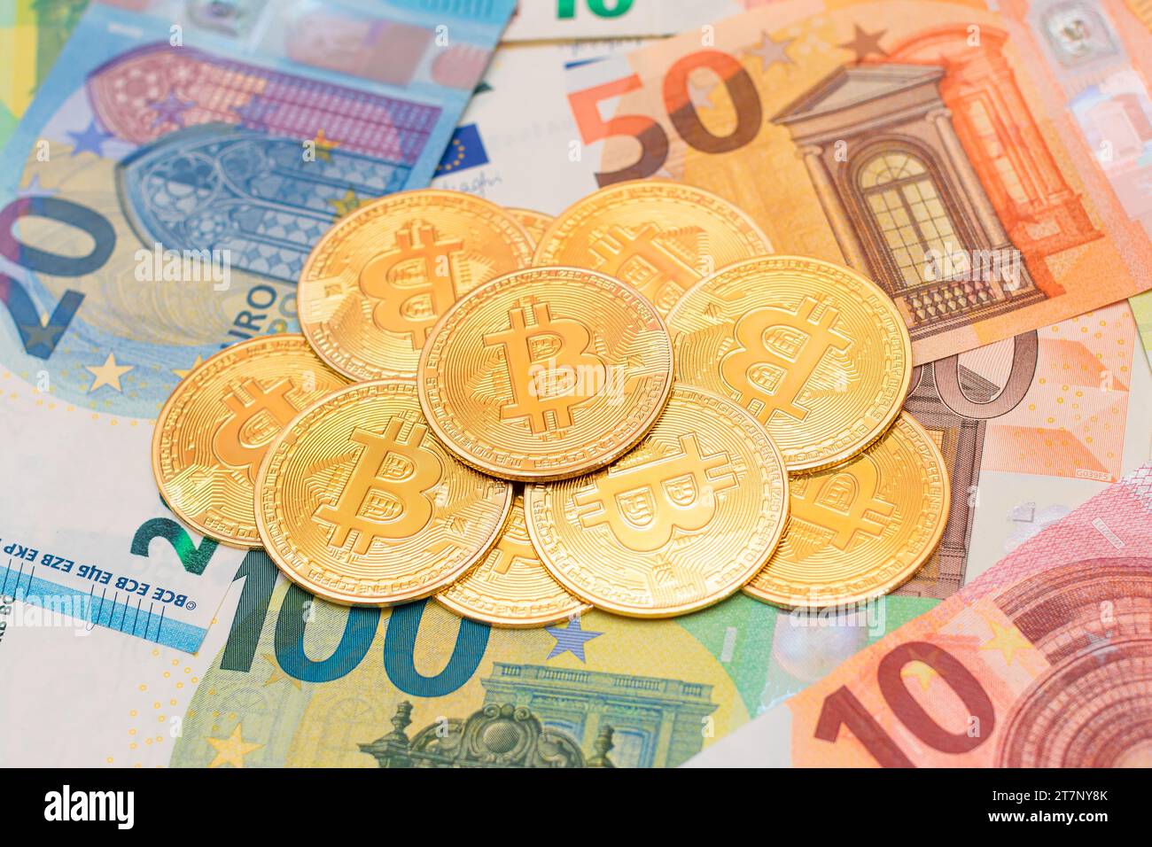 Pile of chain hi-res stock photography and images - Page 14 - Alamy