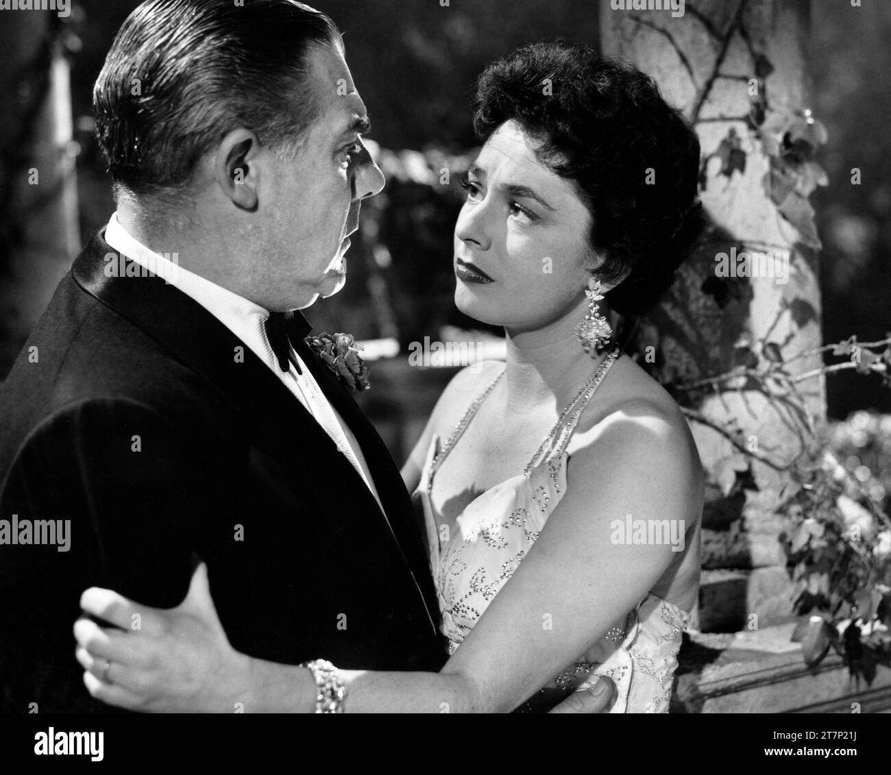 Paul Douglas, Ruth Roman, on-set of the film, 'Joe Macbeth', Columbia Pictures, 1955 Stock Photo