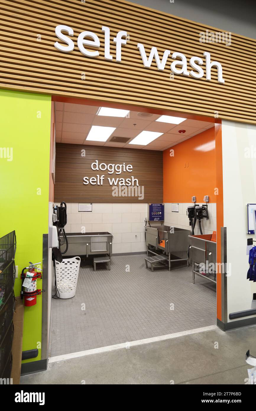 The self pet wash area of a modern Petco branded pet store Stock Photo