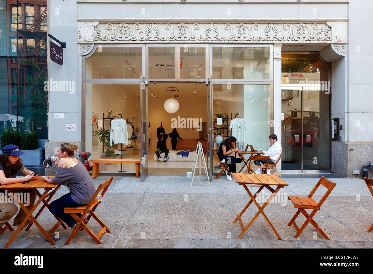 The Brunch x L'Appartement 4F, 50 Bond St, New York, NYC storefront photo of a fashion boutique in Manhattan's Nolita neighborhood. Stock Photo