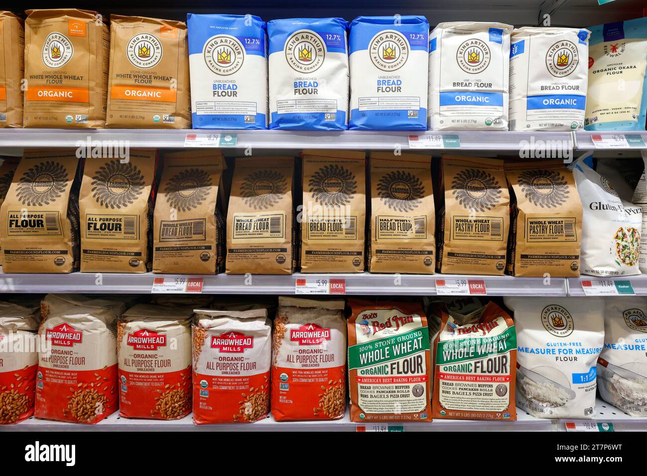 A variety of organic bread, pastry, and all purpose flours on a supermarket shelf, Arrowhead Mills, Bob's Red Mill, Farmer Ground, King Arthur. Stock Photo