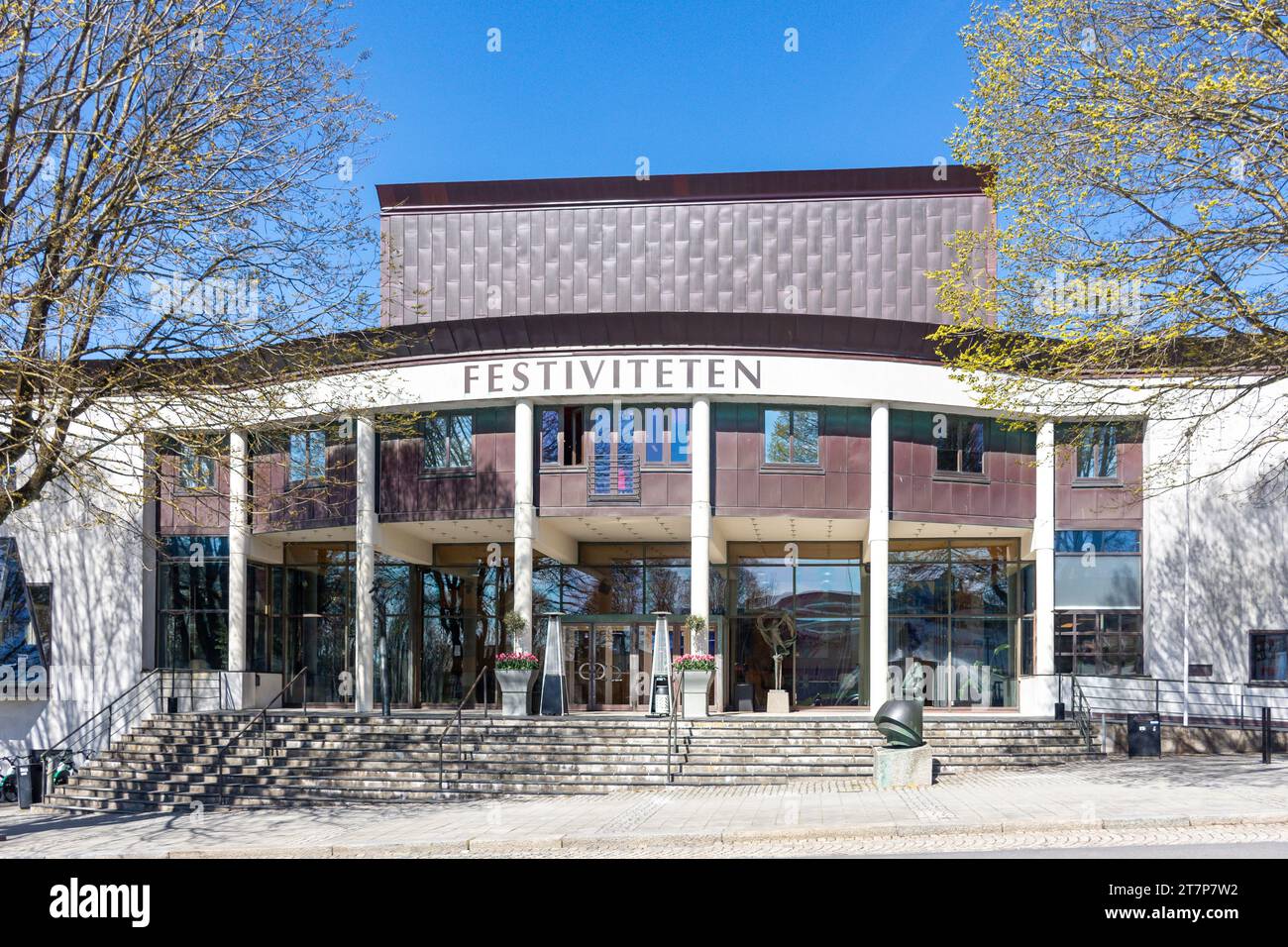 The Amanda Award (Amandaprisen) sculpture outside Festiviteten Haugesund Theater, Knut Knutsen, Haugesund, Rogaland County, Norway Stock Photo