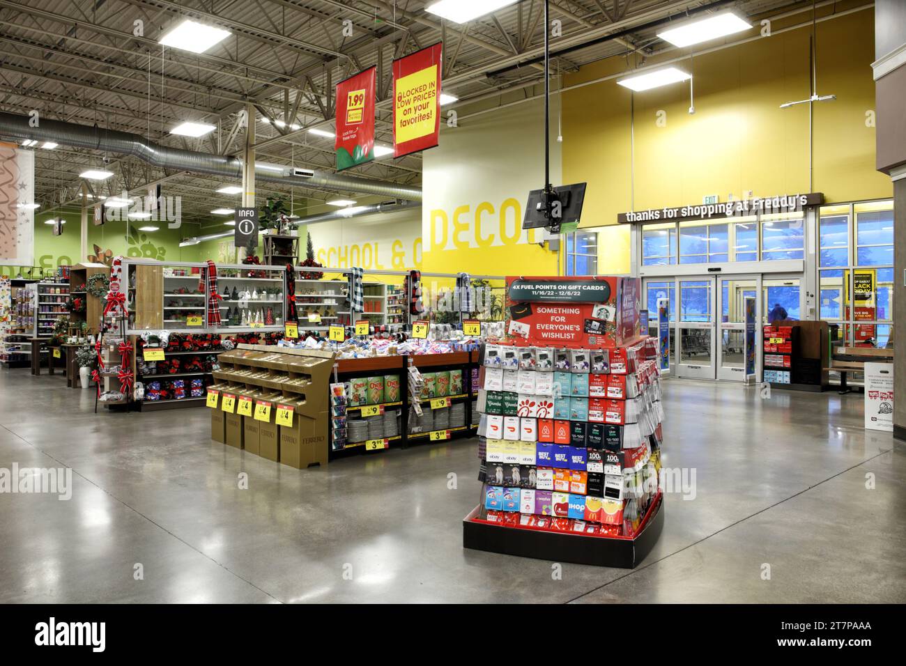 https://c8.alamy.com/comp/2T7PAAA/an-interior-view-of-a-modern-super-grocery-store-2T7PAAA.jpg