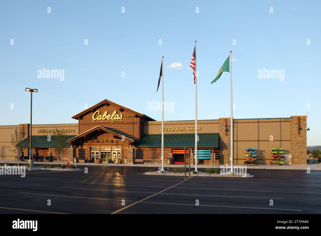 An image of the front facade of a Cabellas retail Brick and mortar store Stock Photo