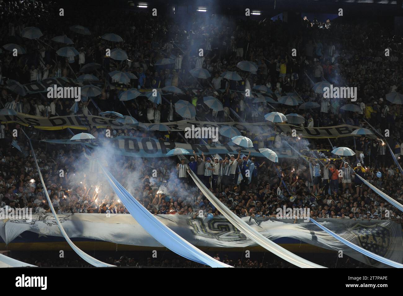 Buenos Aires, Argentina; 16th november 2023. Argentine fans arrive at