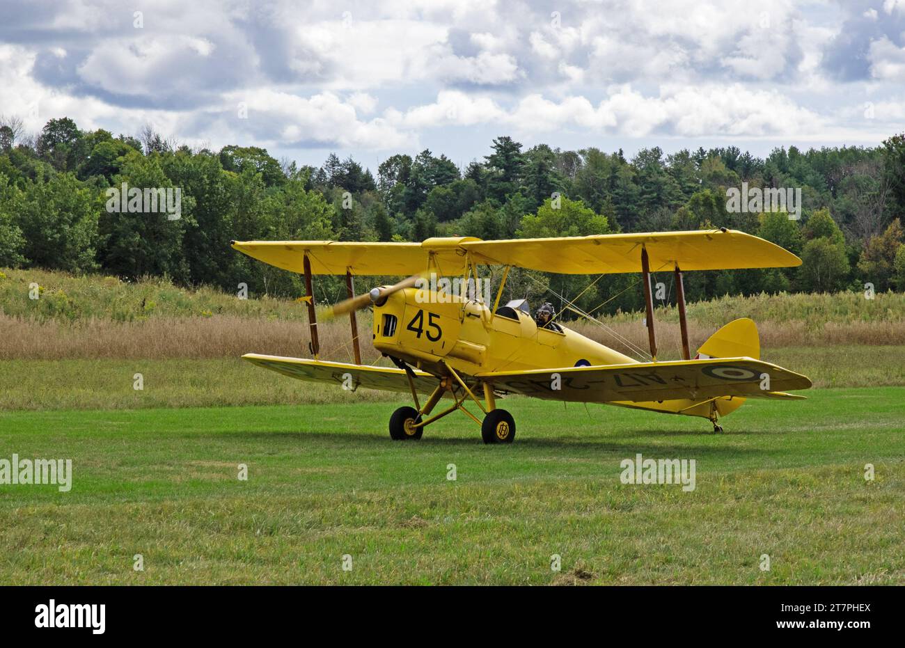 Tail dragger landing gear hi-res stock photography and images - Alamy