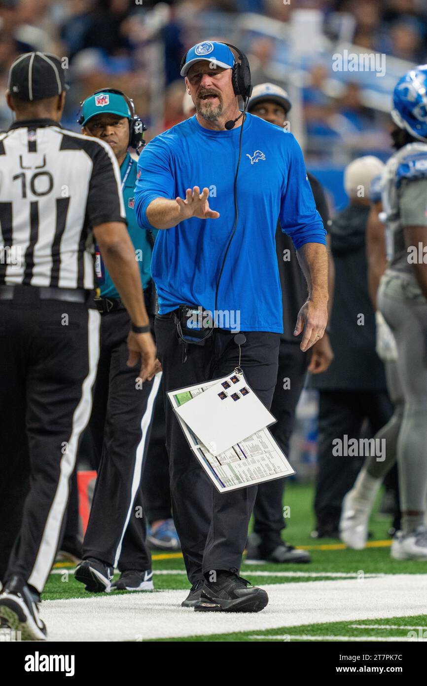 Detroit, MI, USA: Detroit Lions head coach Dan Campbell speaks with an official on the sidelines during an NFL game against the Las Vegas Raiders at F Stock Photo