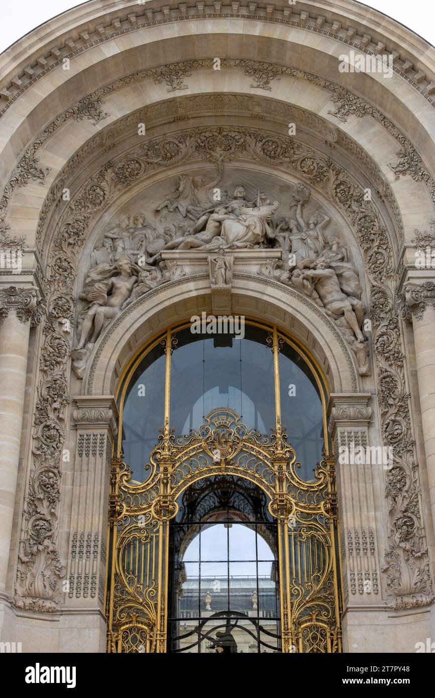 Detail of the opulent main portal in the Petit Palais building, Municipal Museum of Fine Arts, Musee des Beaux-Arts de la Ville de Paris, Paris Stock Photo