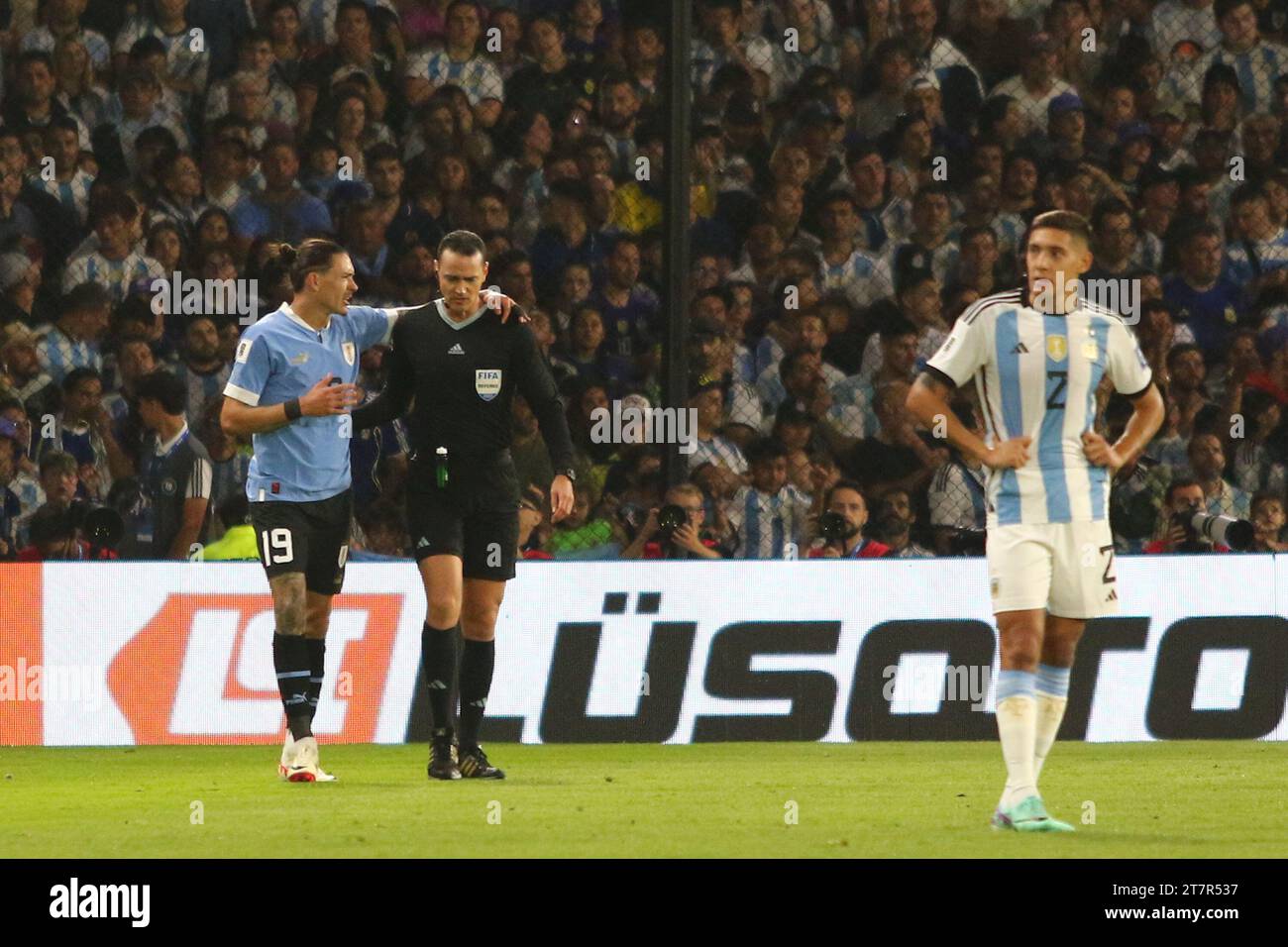 Buenos Aires, Argentina. 16th Nov, 2023. Darwin Nuñez talks with referee during the match of qualifying to World Cup 2026 at La Bombonera Stadium ( Credit: Néstor J. Beremblum/Alamy Live News Stock Photo