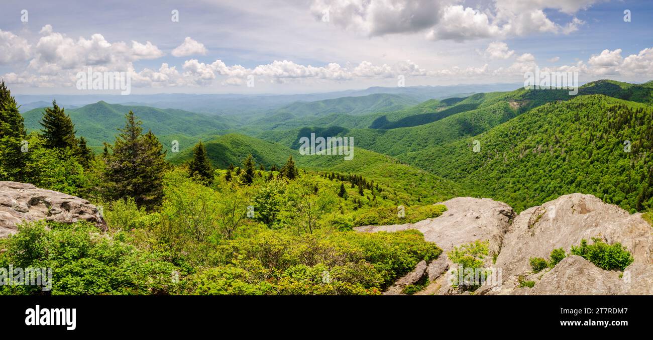 The Blue Ridge Parkway, Famous Road linking Shenandoah National Park to