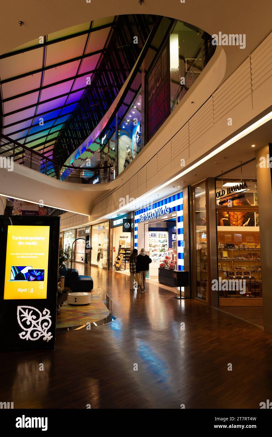 Indoor landscape, shopping escalator and glass roof of modern shopping mall  in Vientiane City, Zhengzhou, Henan Province Stock Photo - Alamy