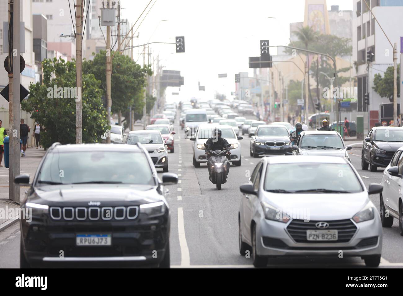 vehicle traffic in Salvador salvador, bahia, brazil - november 9, 2023: traffic movement in the Pituba neighborhood in the city of Salvador. SALVADOR BAHIA BRAZIL Copyright: xJoaxSouzax 091123JOA4311771 Credit: Imago/Alamy Live News Stock Photo