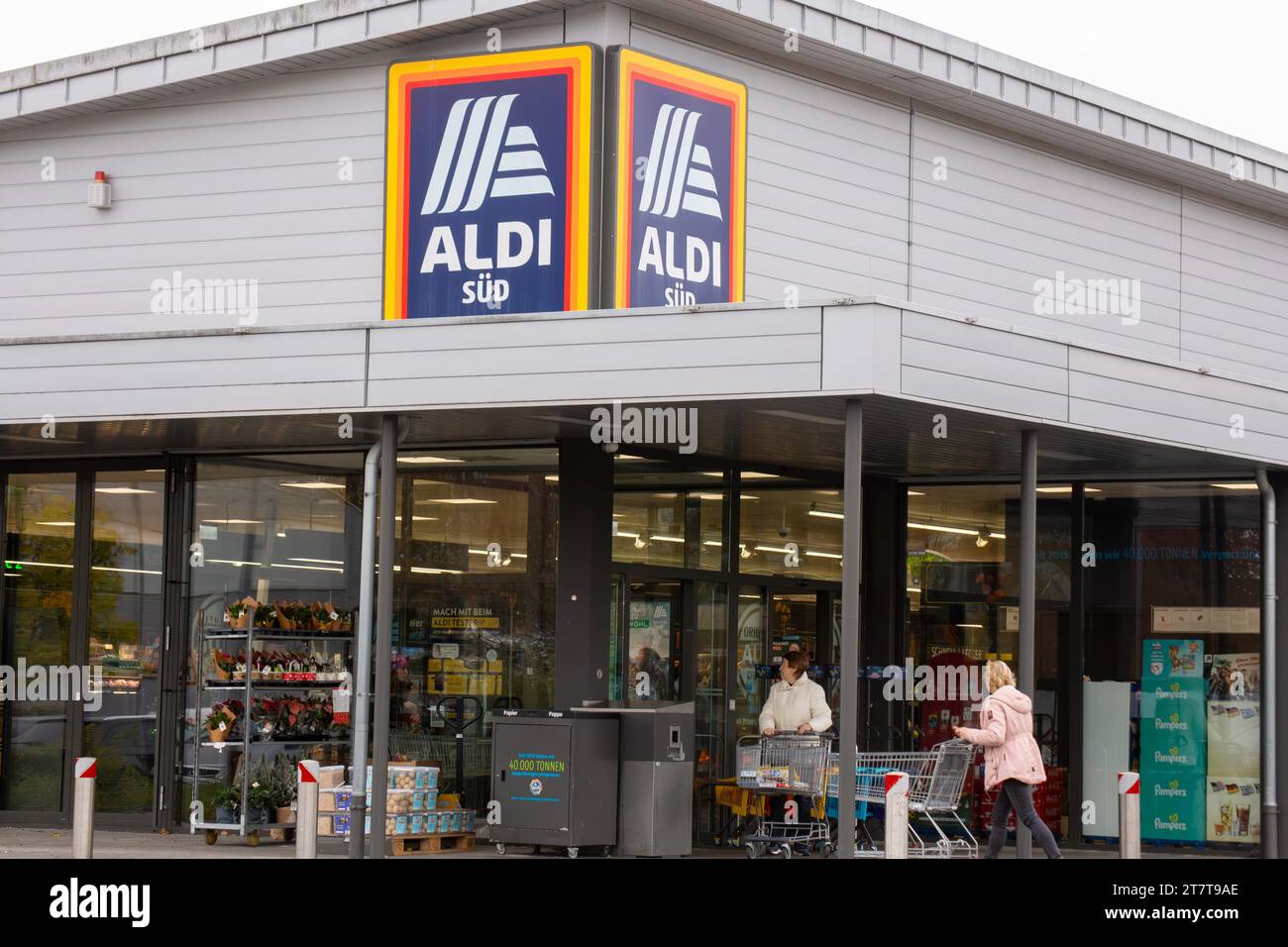 Branch of the discount retail chain ALDI Süd in Ludwigshafen am Rhein Stock Photo