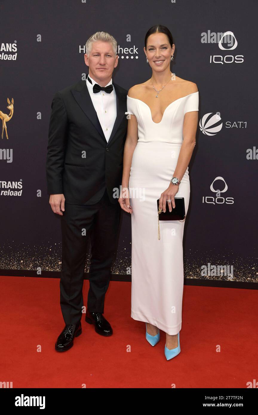 Bastian Schweinsteiger mit Ehefrau Ana Ivanovic bei der 75. Bambi