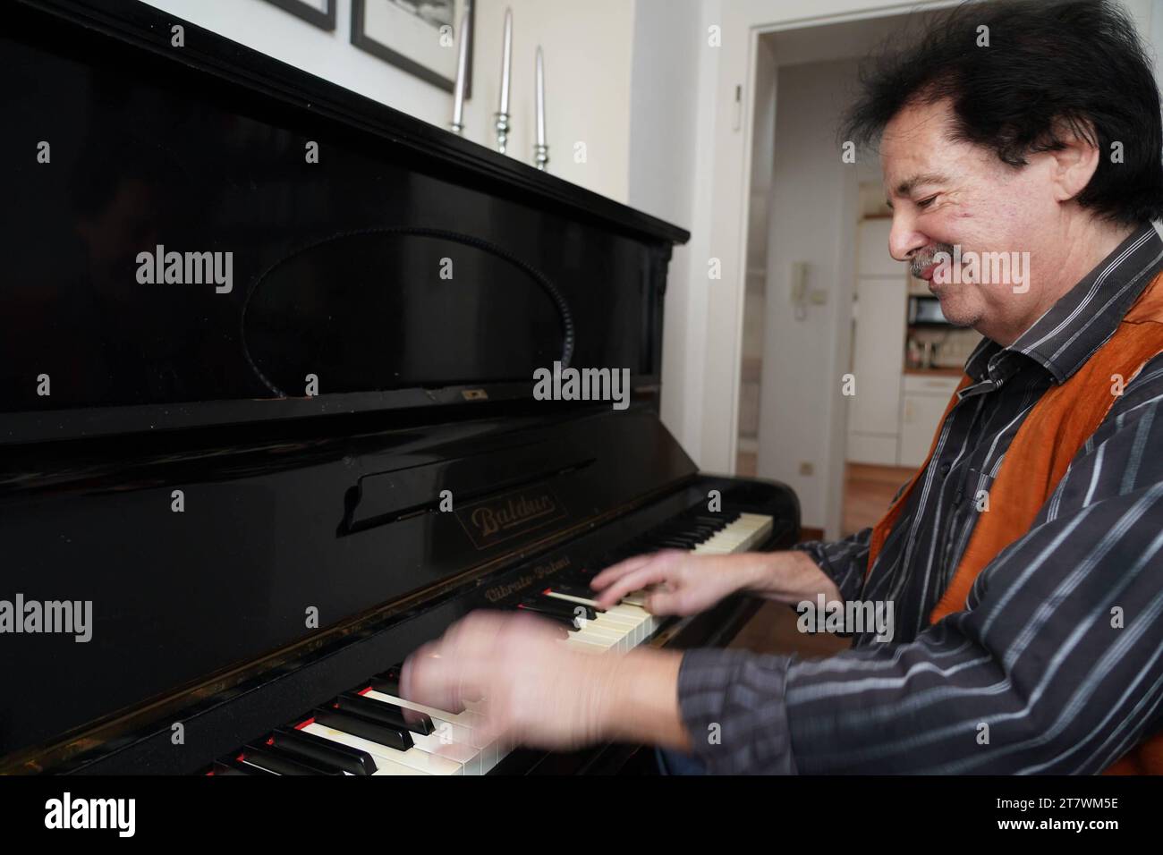 Nimble fingers hires stock photography and images Alamy