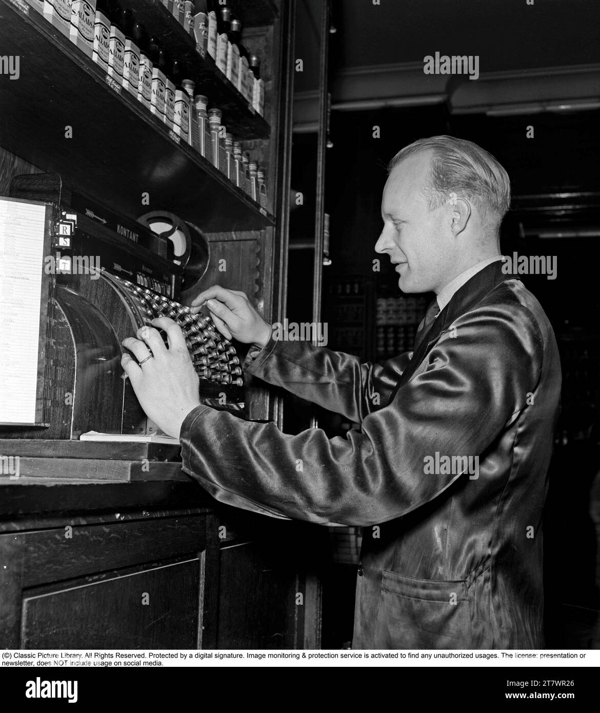In the 1940s. A man at a cash register. 1942 ref Kristoffersson A122-6 Stock Photo