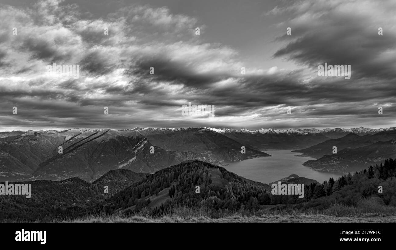 Black white stunning lake hi-res stock photography and images - Alamy